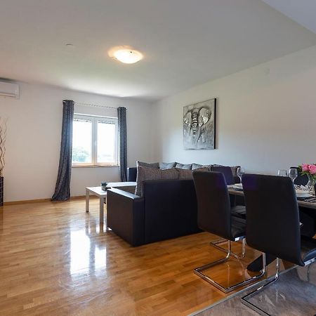 Apartmani Karoca 3 Пула Экстерьер фото