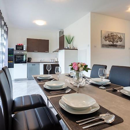 Apartmani Karoca 3 Пула Экстерьер фото