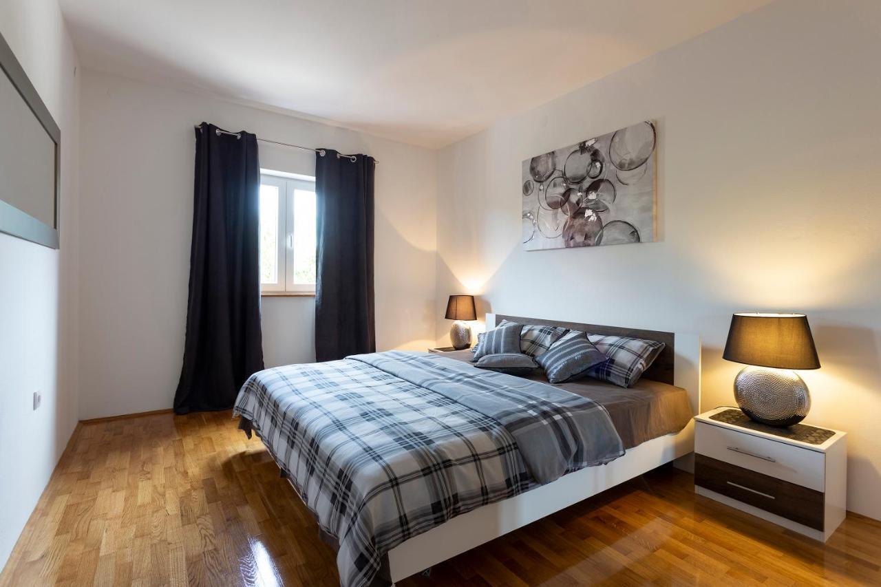 Apartmani Karoca 3 Пула Экстерьер фото