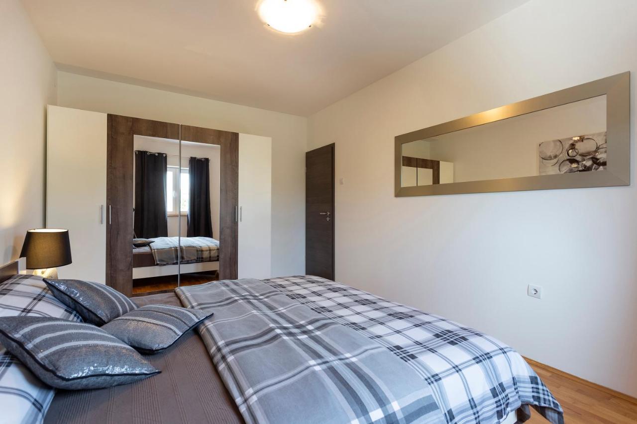 Apartmani Karoca 3 Пула Экстерьер фото