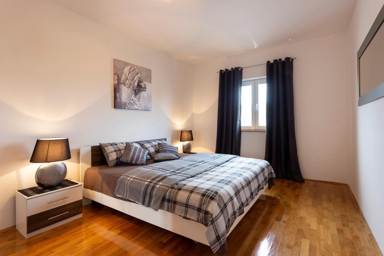 Apartmani Karoca 3 Пула Экстерьер фото