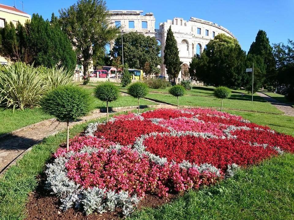 Apartmani Karoca 3 Пула Экстерьер фото